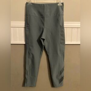 Mondetta High Waisted Active Capri Leggings Size Small (4-6) NWOT